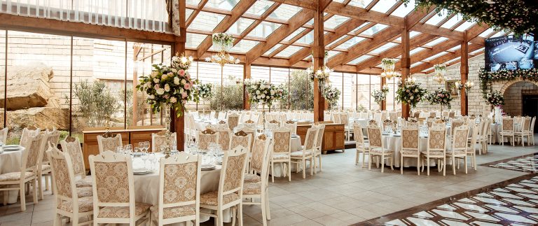 Guide To Choosing Outdoor Event Decor